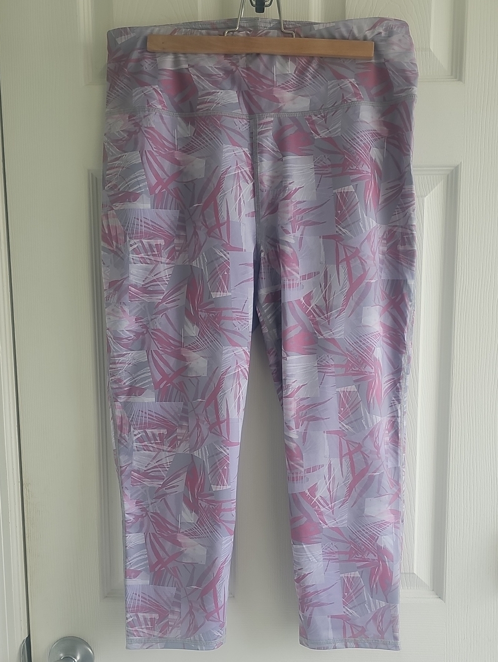 Hylete Lavender & Pink Capri Leggings
